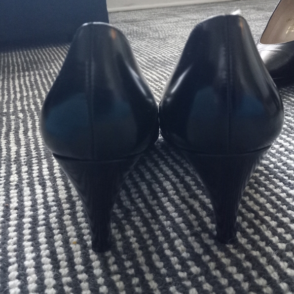 PRADA, Black Leather Pump No Box-Size-40 (US sz. 9 1/2) - Picture 3 of 4